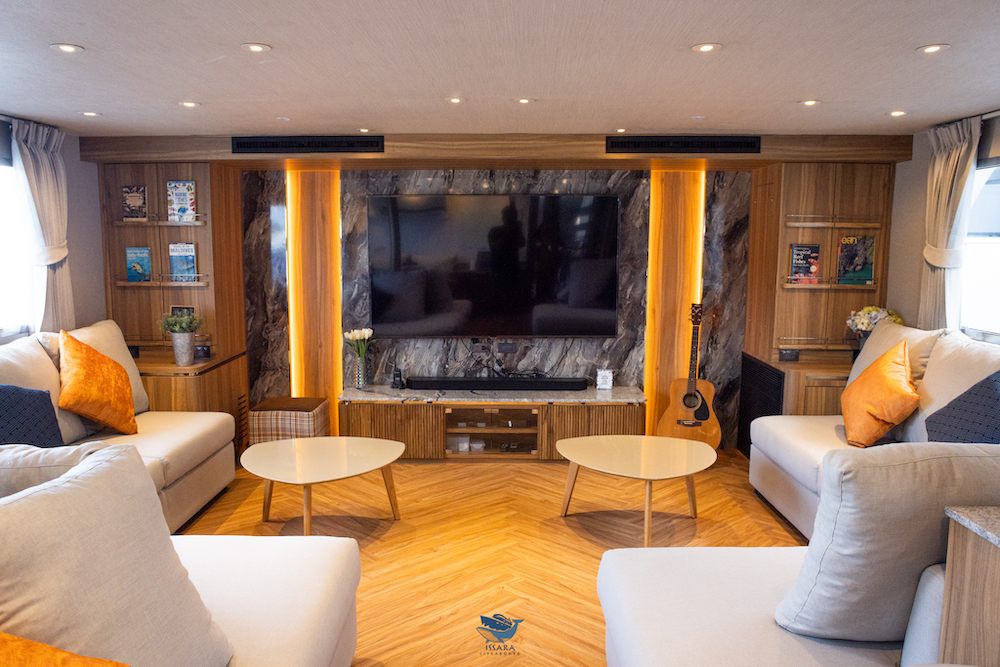 サルーン #1/イッサラ/シミランクルーズ