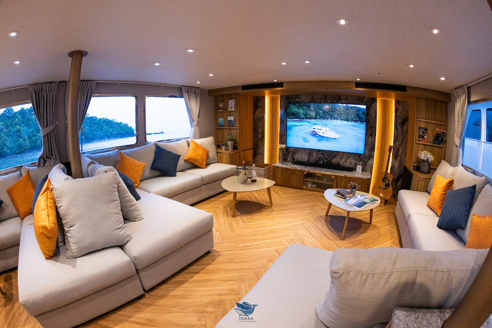 サルーン #2/イッサラ/シミランクルーズ