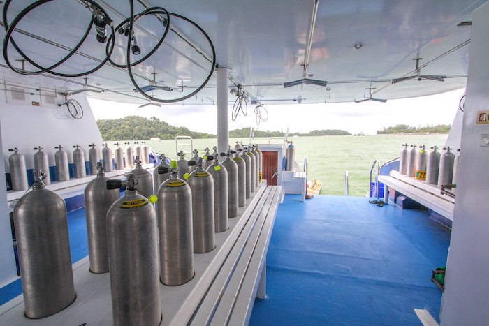 ダイブデッキ/マンタクイーン3/シミランクルーズ