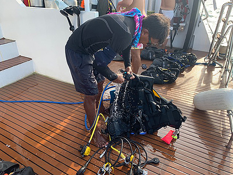 SIMILAN ISLAND - RICHELIEU ROCK DIVING SAFARI/MV MANDARIN QUEEN9#ex10