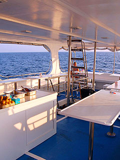 MAIN IMAGE/HOBO-YA SIMILAN/DIVE SAFARI/M/V MANTA QUEEN2